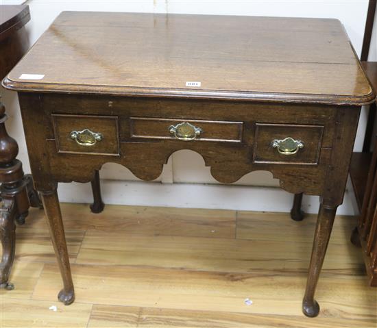 An oak lowboy, W.83cm